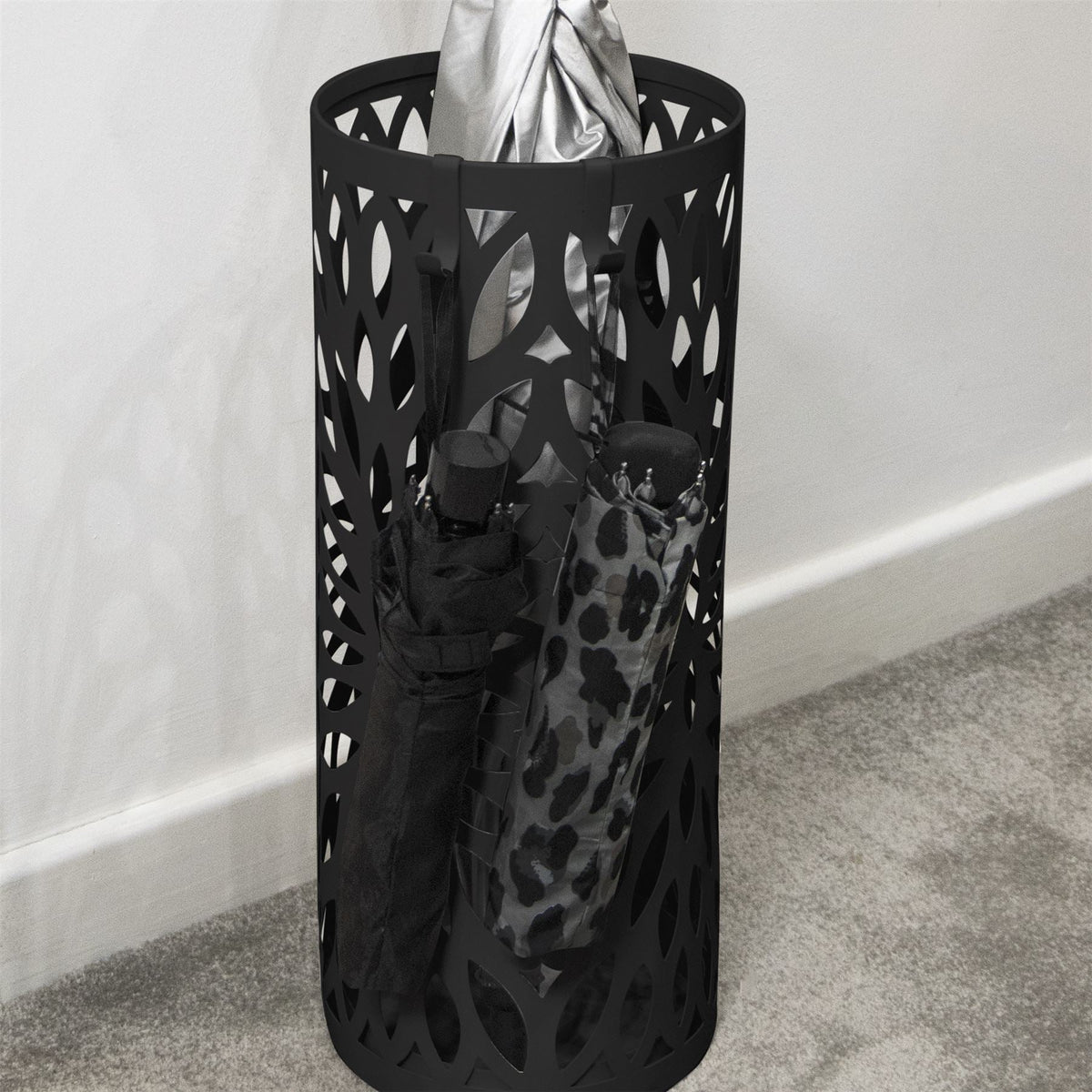 Round Metal Umbrella Stand in Black | M&W