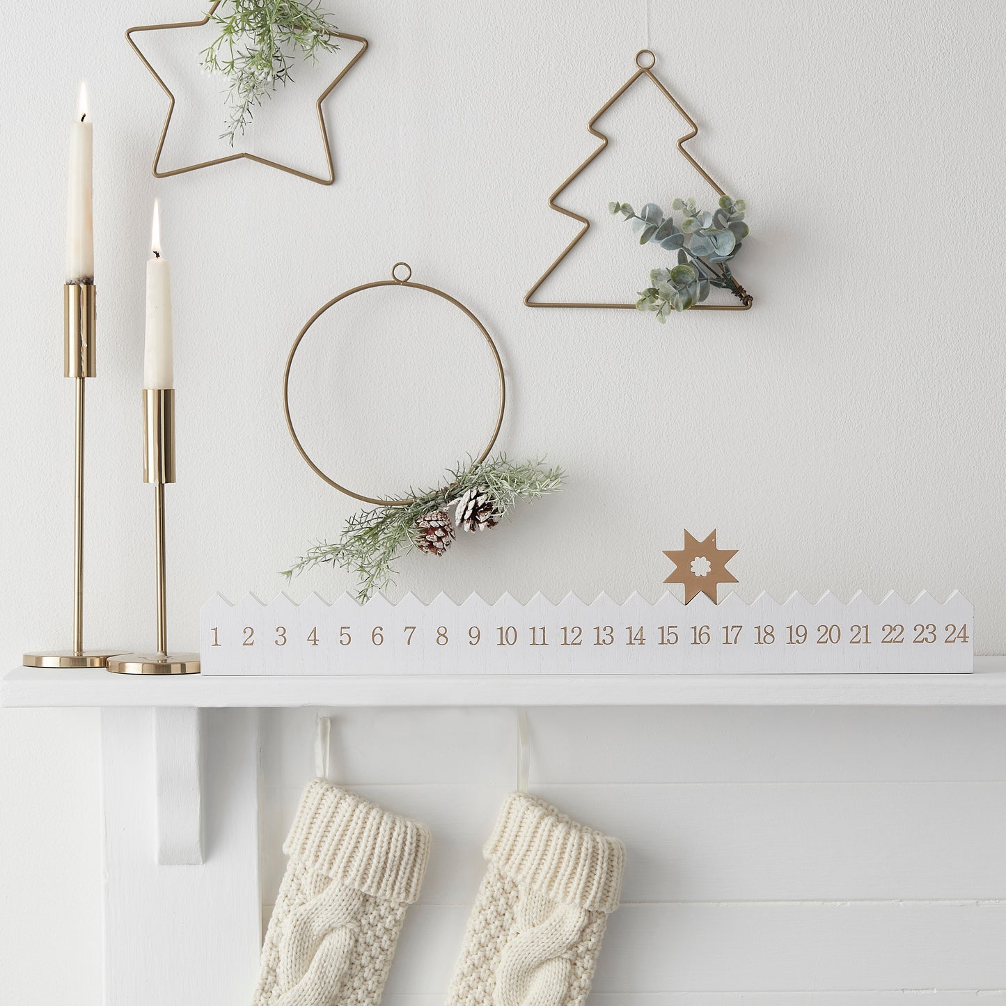 Merry Christmas Confetti Balloons with Gold Christmas Tree Balloon Tails