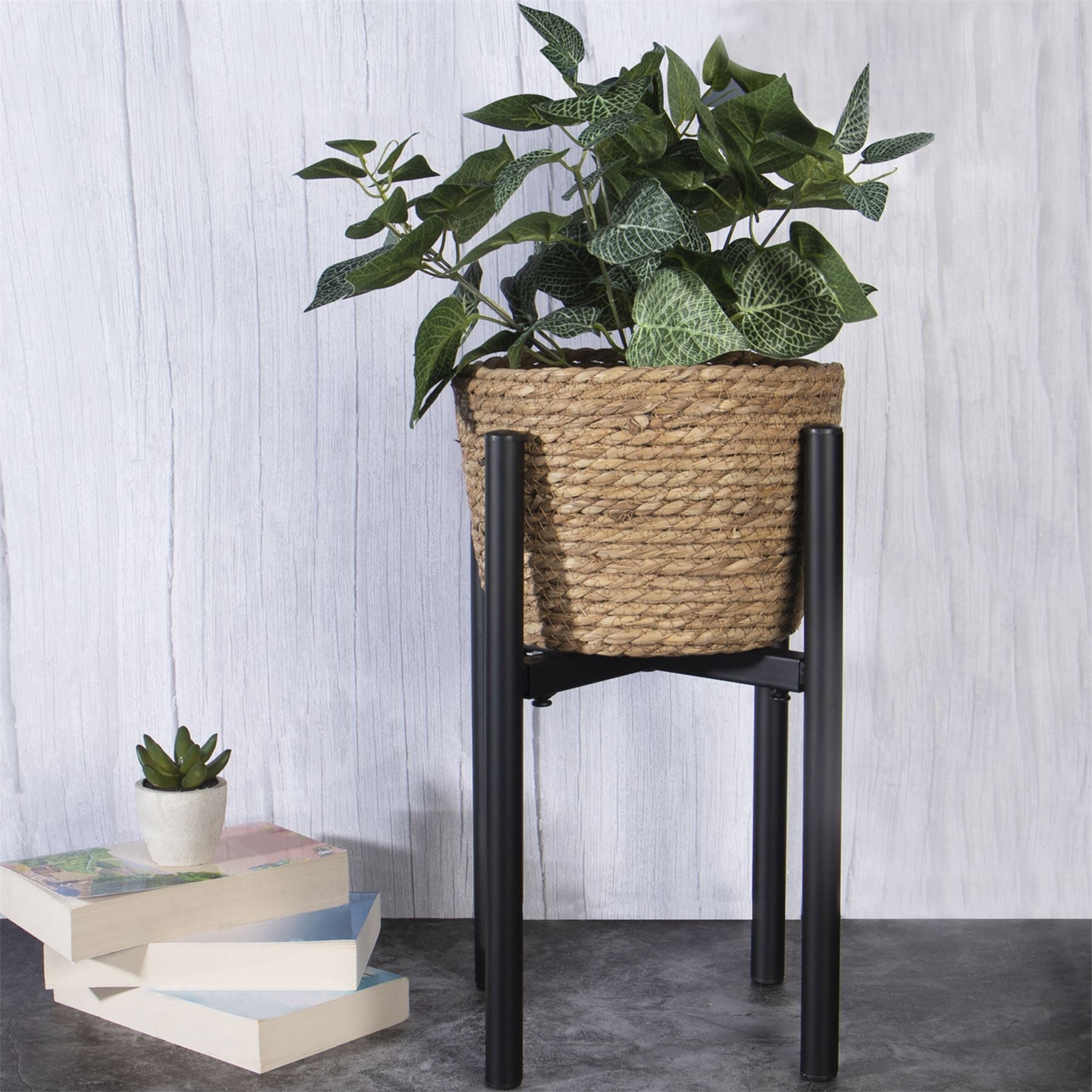 Metal Adjustable Plant Stand | M&W	