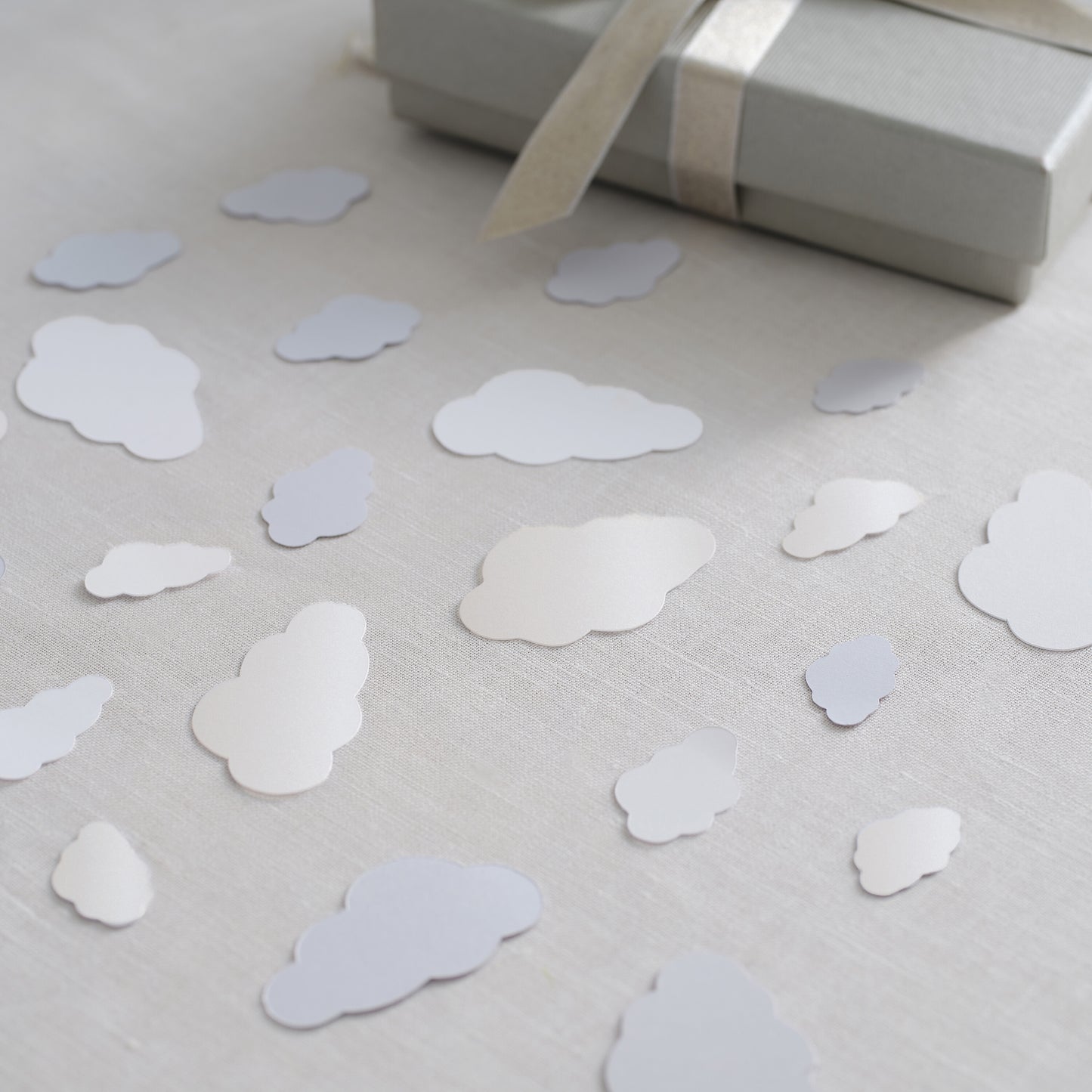 Pearlescent Cloud Table Confetti