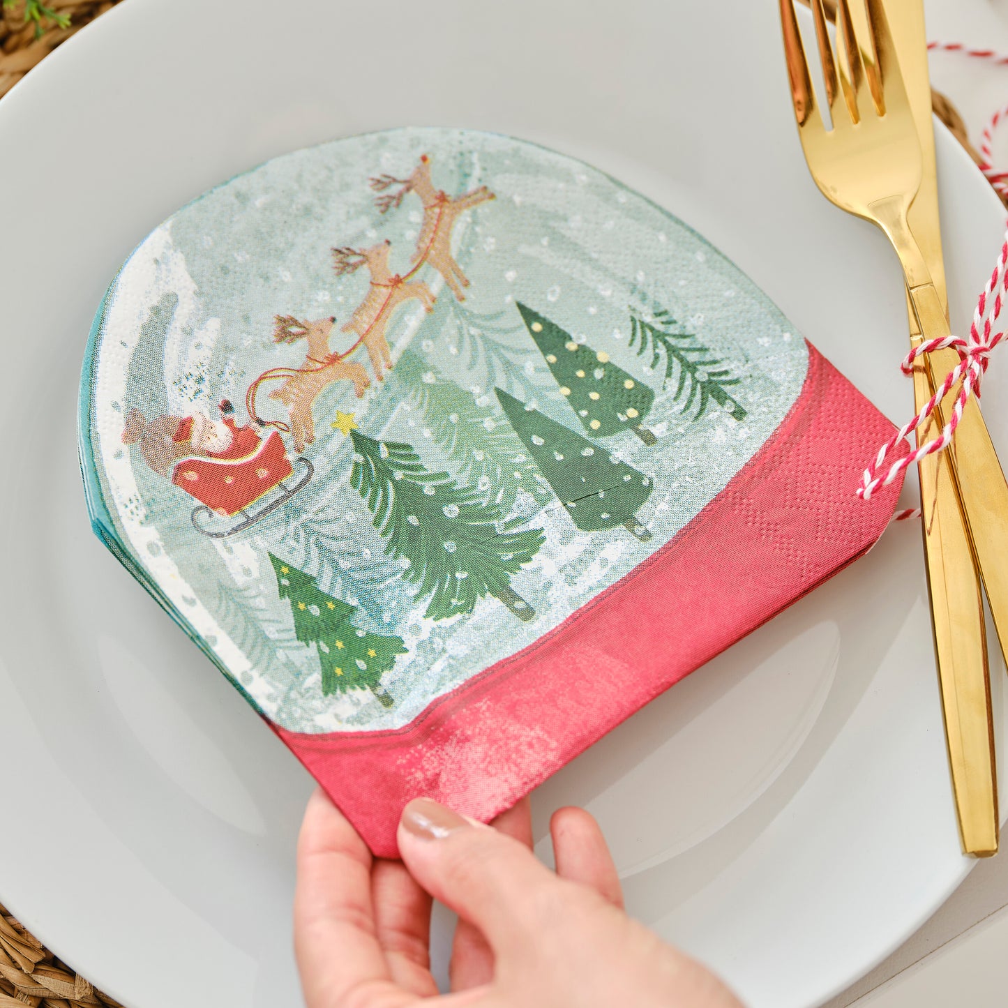 Snowglobe Shaped Christmas Paper Napkins