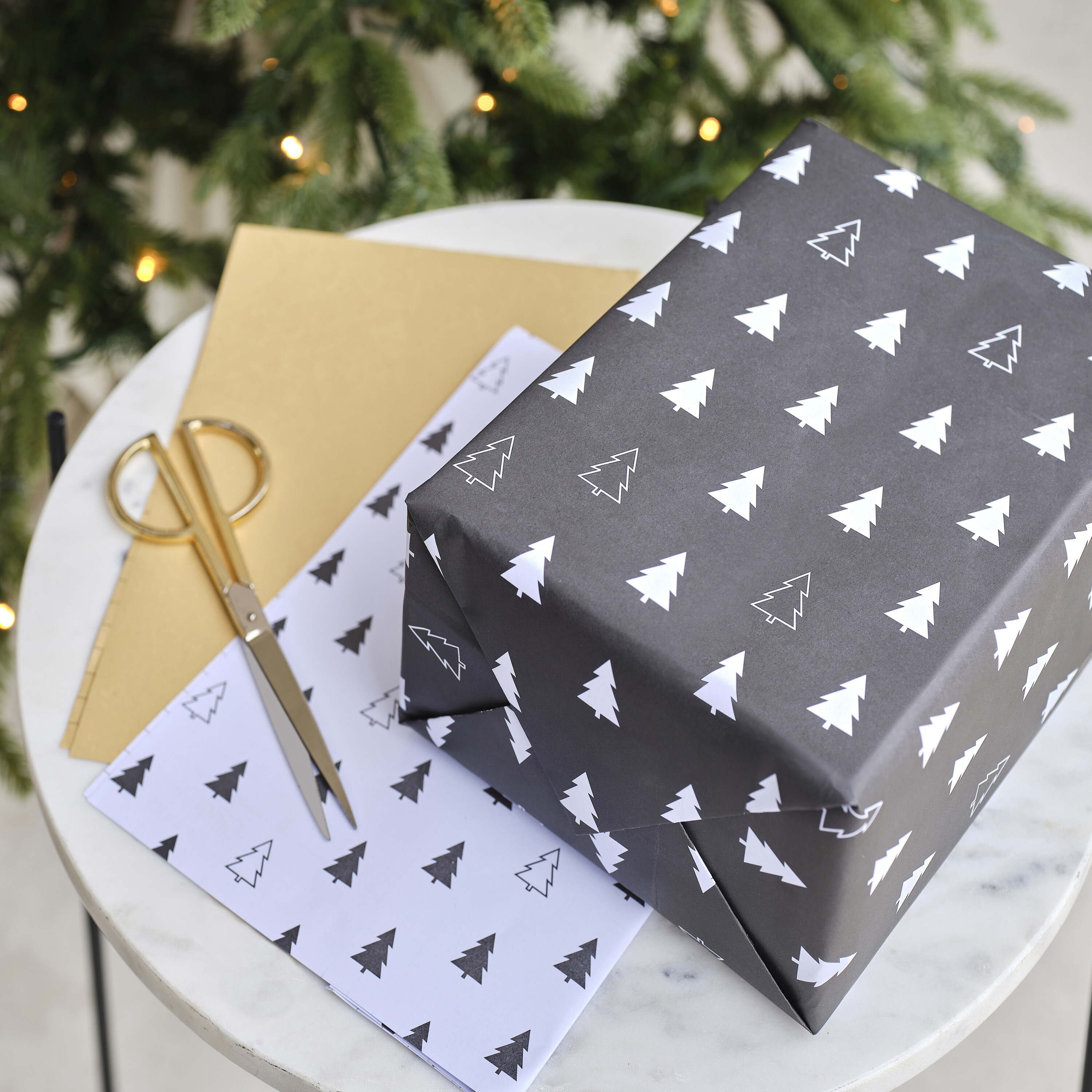 Black and white gift wrap roll outlet