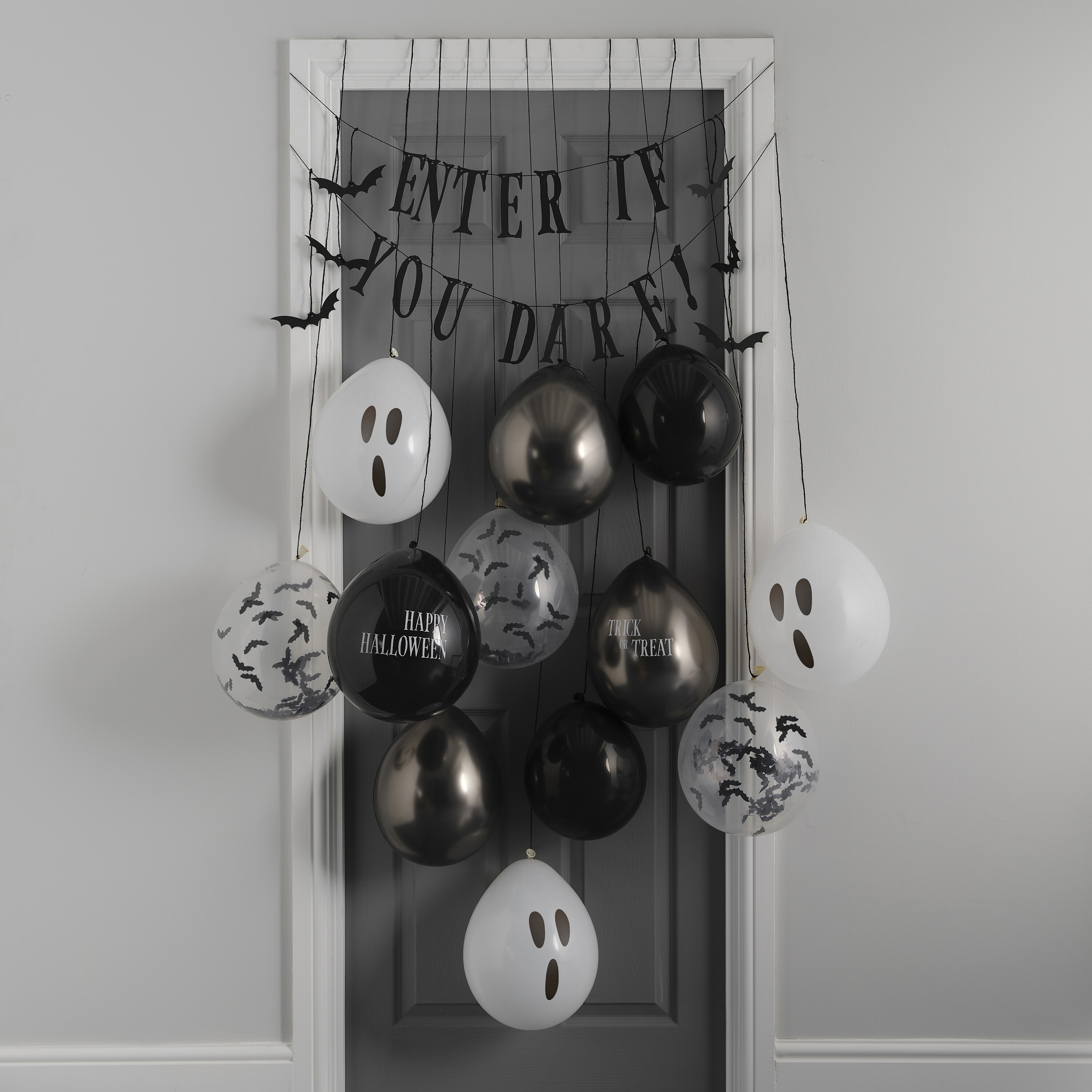 Enter If You Dare Halloween Door Decoration Kit with Balloons ...