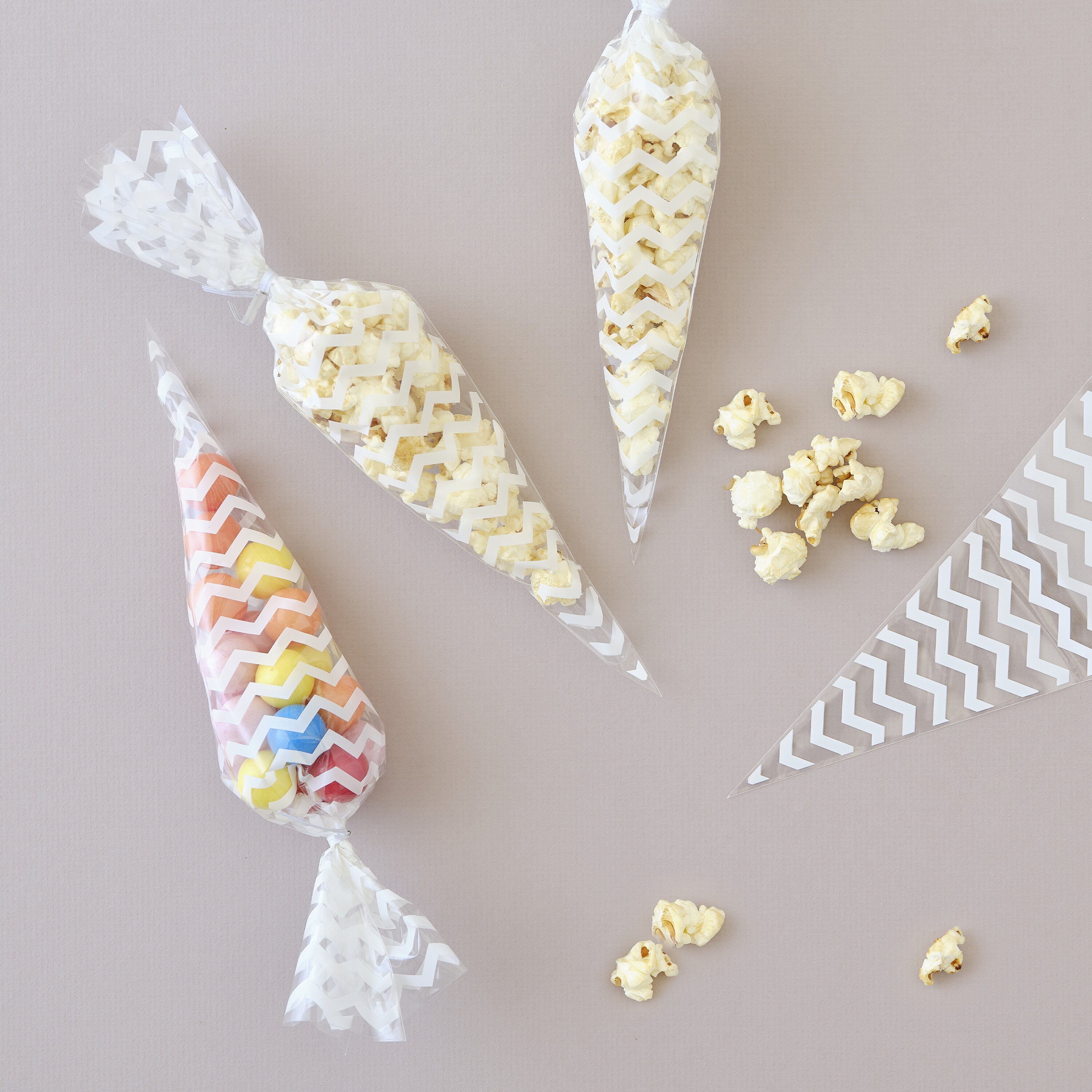 White Chevron Sweet Cone Bags Ginger Ray