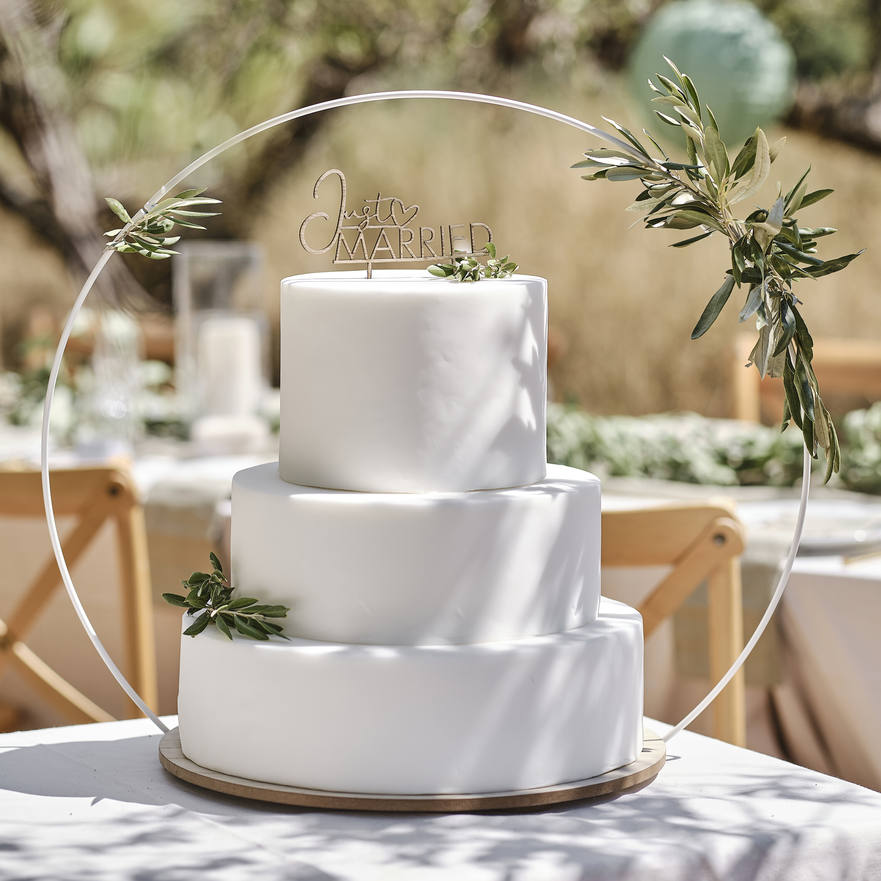 Wooden Hoop Wedding Cake Stand